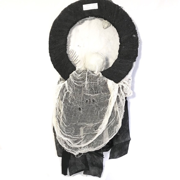 🎃 Pier 1 Wreath 19” Skeleton Skull & Hands Mesh - Picture 7 of 8